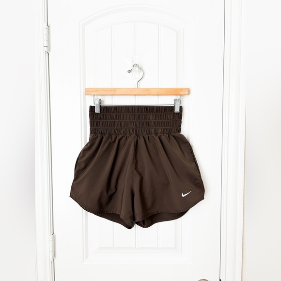 Nike Women’s One Dri-Fit Ultra High Waisted 3” Brown Shorts Size Small - Picture 5 of 6